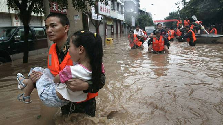 Κίνα: 128 νεκροί και πολλοί αγνοούμενοι από τις πλημμύρες Κίνα: 128 νεκροί και πολλοί αγνοούμενοι από τις πλημμύρες