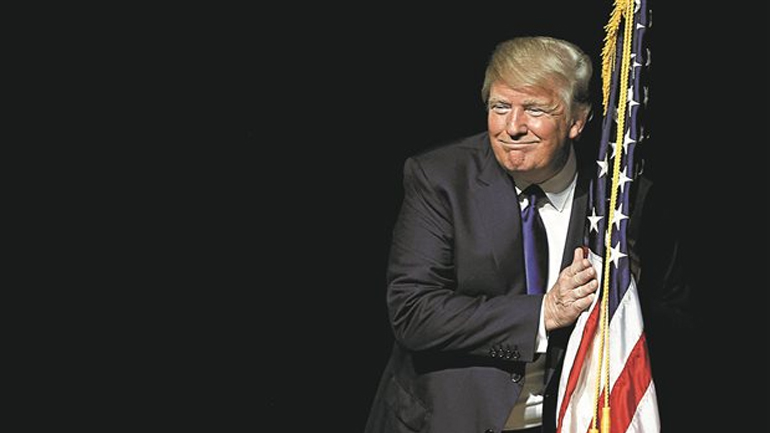 «Στημένο παιχνίδι» βλέπει ο Τραμπ πίσω από την αθώωση της Κλίντον για τα e-mail