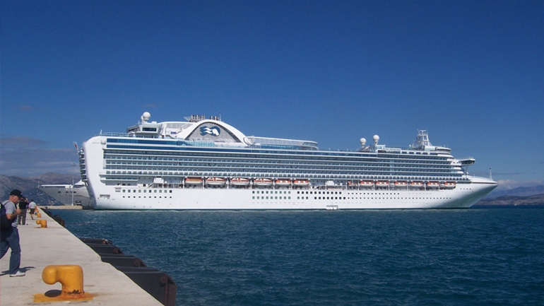 Aυξάνονται τα κρουαζιερόπλοια που δένουν στο λιμάνι της Κέρκυρας