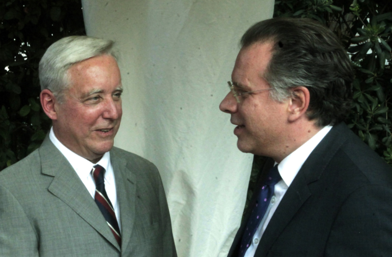 Ο Γιώργος Κουμουτσάκος με τον πρέσβη των ΗΠΑ