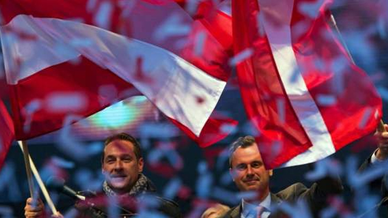 Αυστρία: Με επαναλήψεις των προεδρικών εκλογών απειλεί η Ακροδεξιά