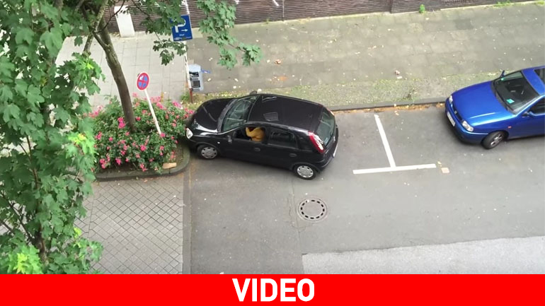 Πώς είναι δυνατόν να έχει δίπλωμα οδήγησης;