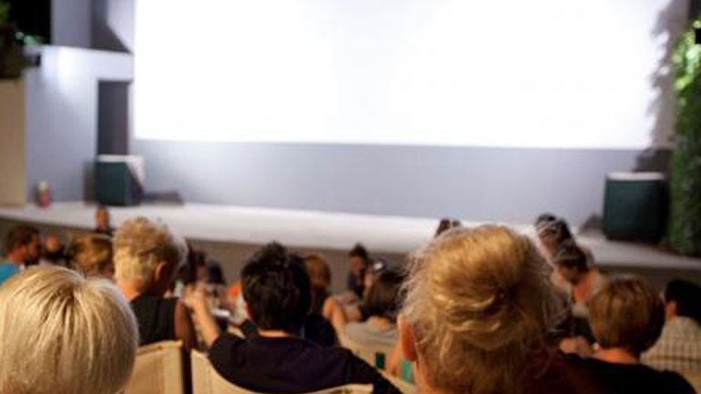 Πάτρα: Ξεκινούν σήμερα οι προβολές του κινητού κινηματογράφου – Στην Πλαζ η έναρξη