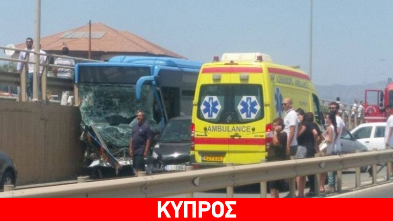 Κύπρος: Τραγωδία στην άσφαλτο με ένα νεκρό και 16 τραυματίες