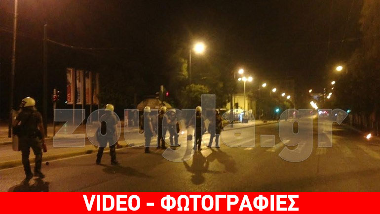 Επεισόδια τα ξημερώματα στα Εξάρχεια – Αυτοκίνητο παραδόθηκε στις φλόγες