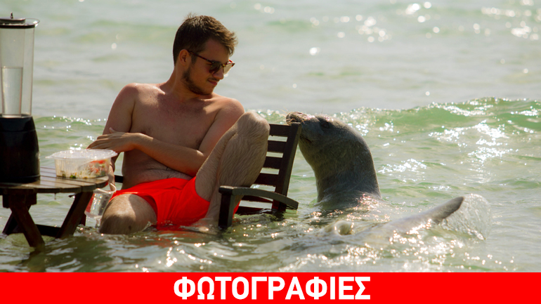 Η Αργυρώ λιάζεται στις ξαπλώστρες…