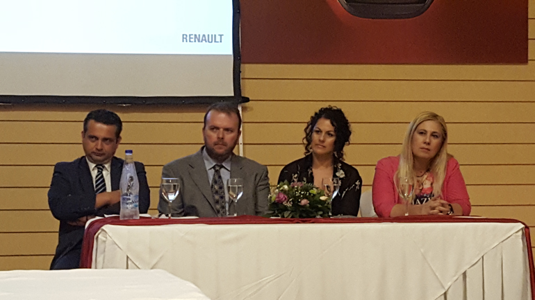 Από αριστερά: Γιώργος Σταμέλος Προϊστάμενος Πωλήσεων, Ιωάννης Μουρτζούκος Προϊστάμενος Τεχνικής Εκπαίδευσης, Μαρία Εξαδακτύλου Product Manager και Μαρία Παπαδάκη Διευθύντρια Marketing και  Επικοινωνίας