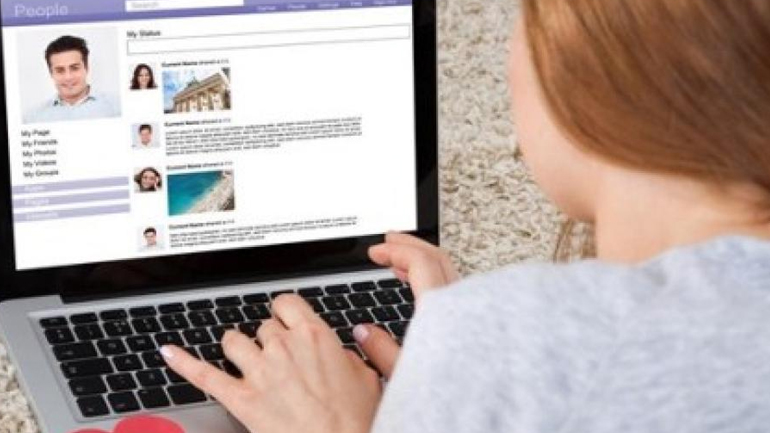 Πώς κρίνεται ένα άτομο από τη φωτογραφία του στα site γνωριμιών