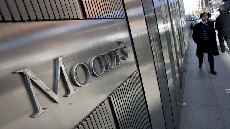 Moody’s: Σταθεροποιούνται οι συνθήκες στην Ελλάδα