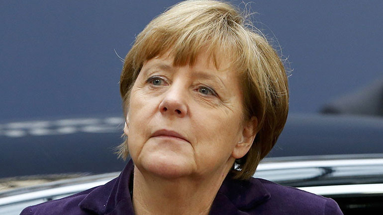Η Άνγκελα Μέρκελ υπερασπίζεται την πολιτική διάσωσης του ευρώ