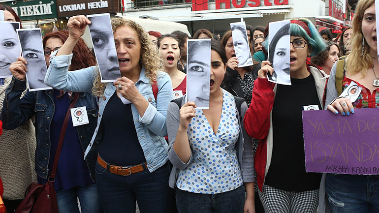 Τουρκία: Βιαστές παντρεύονται τα θύματά τους για να αποφύγουν τη φυλακή