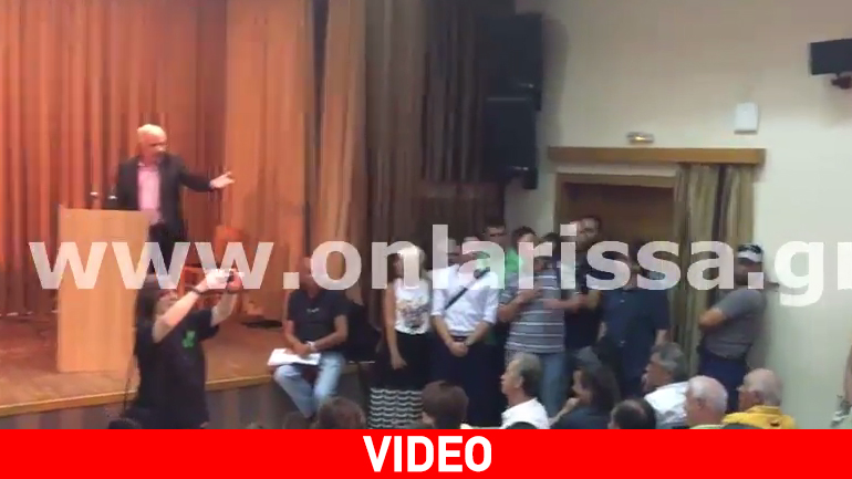 Ο… κακός χαμός σε ομιλία του υπουργού Β. Αποστόλου – Αγρότες εισέβαλαν στον χώρο και τον αποδοκίμασαν Ο… κακός χαμός σε ομιλία του υπουργού Β. Αποστόλου – Αγρότες εισέβαλαν στον χώρο και τον αποδοκίμασαν