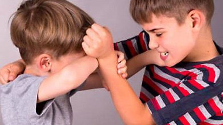 Πώς να βοηθήσετε ένα βίαιο παιδί
