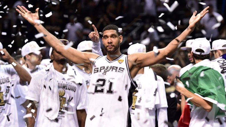 ΛεΜπρόν Τζέιμς και Στεφ Κάρι υποκλίνονται στον μεγάλο Τιμ Ντάνκαν