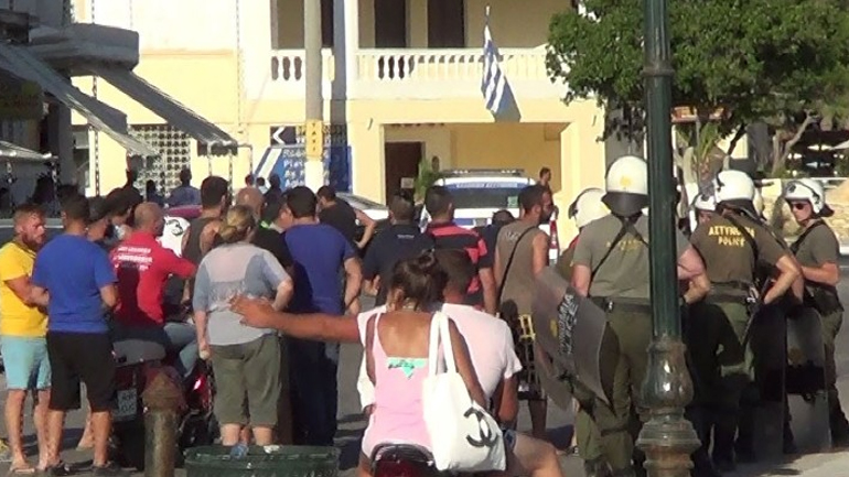 Λέρος: Ανεπιθύμητοι οι βουλευτές του Νομού μετά τα επεισόδια με τους μετανάστες