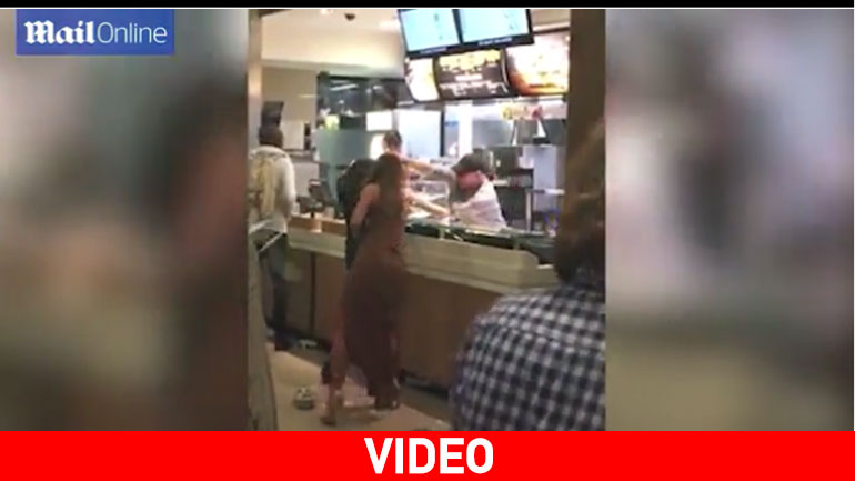 Πιάστηκαν στα χέρια για ένα… μπέργκερ