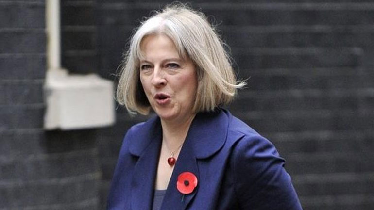 Γιούνκερ προς Μέι: «Να αρχίσουν σύντομα διαπραγματεύσεις»