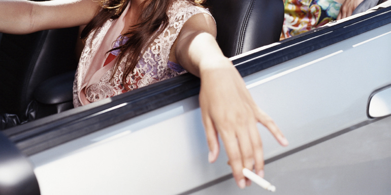 Σβήστο στο τασάκι το... ρημάδι! Μην το πετάς στο δρόμο...