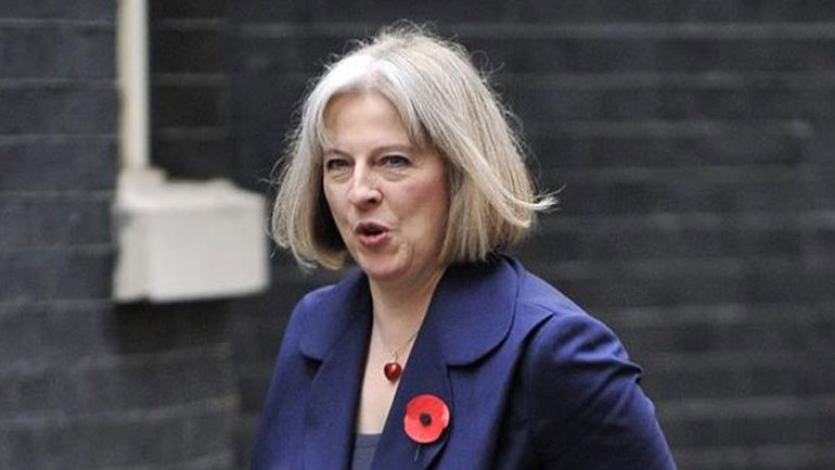 Η Μέι ζήτησε πίστωση χρόνου από τον Γιούνκερ