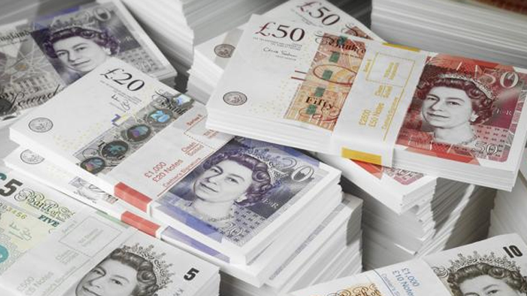 Ενισχύεται η στερλίνα