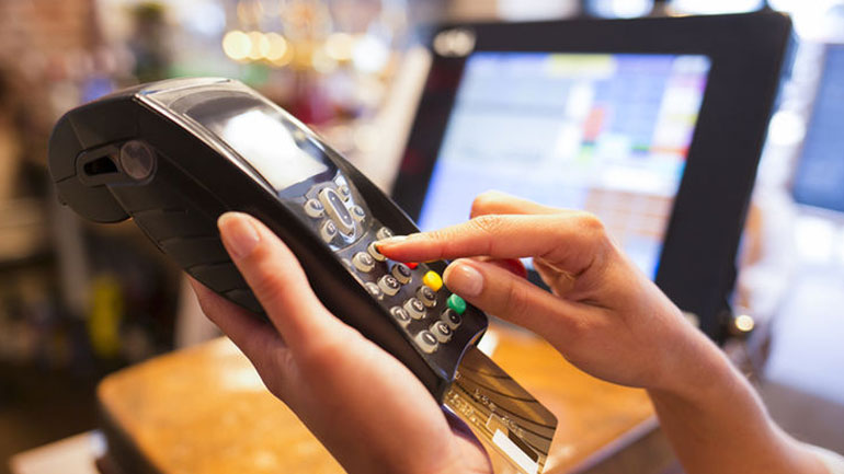 Στουρνάρας: Περισσότερες επιχειρήσεις με POS σημαίνει λιγότερα φορολογικά μέτρα