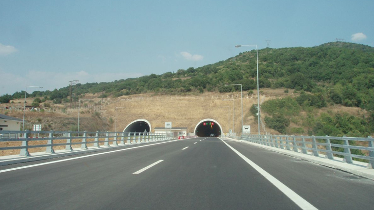 Κρήτη: Ανατροπή αγροτικού σε σήραγγα – Τρεις τραυματίες