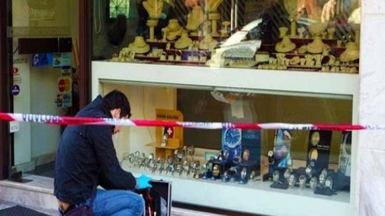 Ληστεία σε γνωστό κοσμηματοπωλείο της Κηφισιάς