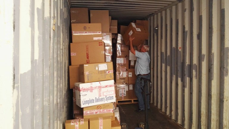 Χανιά: Οι Κρητικοί των ΗΠΑ προσέφεραν υγειονομικό υλικό σε νοσοκομεία της Κρήτης