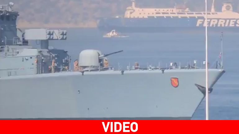 Η ναυαρχίδα της δύναμης SNMG2 στο λιμάνι του Πειραιά