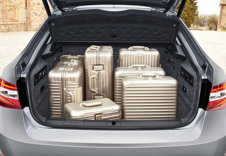 Ο χώρος αποσκευών φτανει τα 625 λίτρα και χωρά τα πάντα!