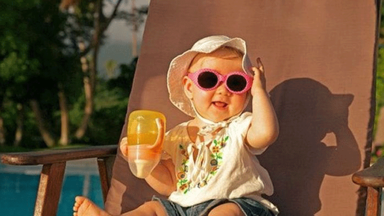 Πέντε top μυστικά για τη διατροφή του μωρού στις διακοπές