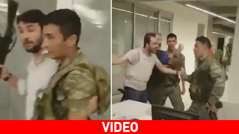 Καρέ καρέ η σύλληψη πραξικοπηματιών στο CNN Turk
