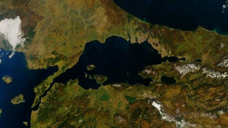 Άνοιξαν ξανά τα στενά του Βοσπόρου