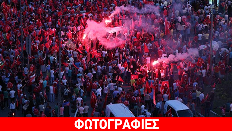 Υποστηρικτές του Ερντογάν πανηγυρίζουν στους δρόμους της Κωνσταντινούπολης