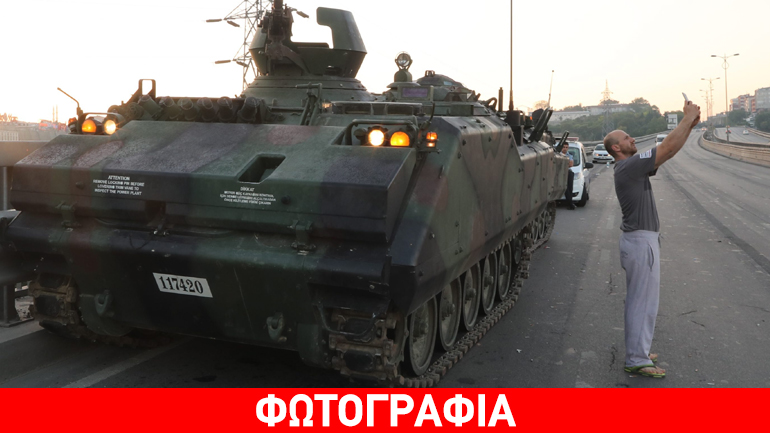 Έβγαλε selfie με άρμα μάχης λίγες ώρες μετά το πραξικόπημα