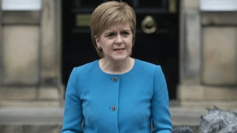 Η πρωθυπουργός της Σκωτίας δεν αποκλείει την παραμονή της χώρας στην ΕΕ