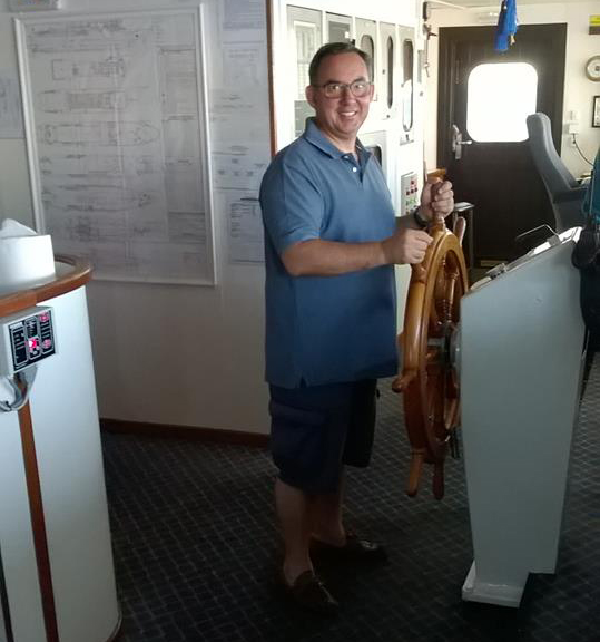 Ο Γιώργος Παππάς πάντα βρίσκεται στο κλίμα των ημερών και το συνδυάζει με το αυτοκίνητο...