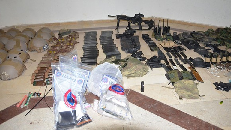 Όπλα και στολές βρέθηκαν κοντά στο ξενοδοχείο του Ερντογάν