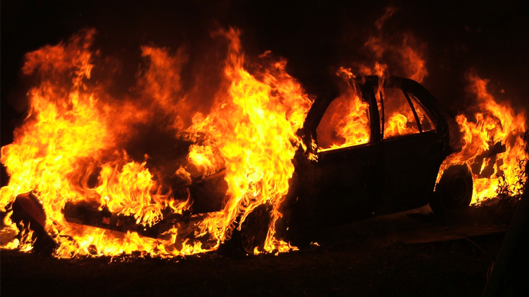 «Λαμπάδιασαν» τρία αυτοκίνητα και ένα τρακτέρ στην Κρήτη