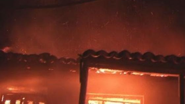 Στις φλόγες διαμέρισμα στον Πειραιά