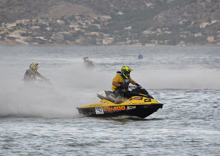 Άμα σε πιάσω άτιμε!