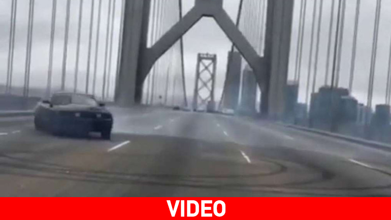 Διέκοψε την κυκλοφορία για να κάνει donuts!