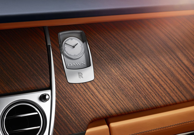 Φυσικά ένα τέτοιο μοντέλο έχει και το δικό του ρολόι...