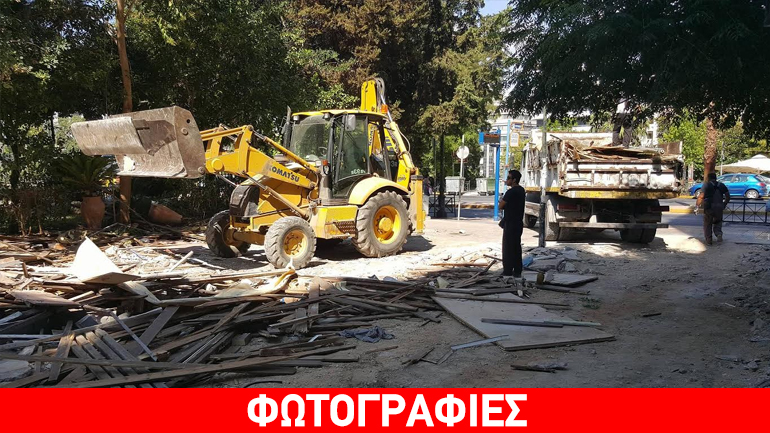 O Δήμος Πειραιά απομάκρυνε αυθαίρετες πέργκολες καταστημάτων