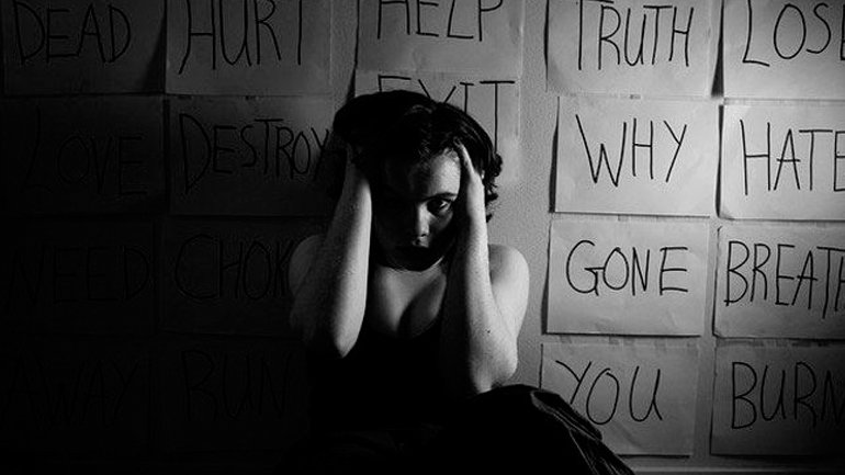 Eικοσάχρονη πολεμά την κατάθλιψη με ένα «ζωντανό» tattoo