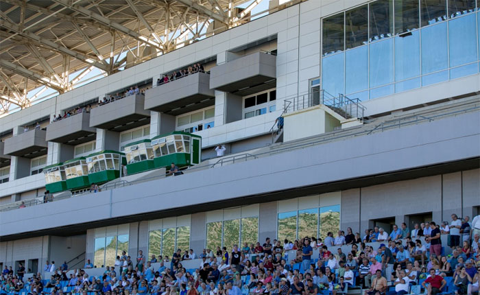 Γεμάτη η εξέδρα στις εγκαταστάσεις