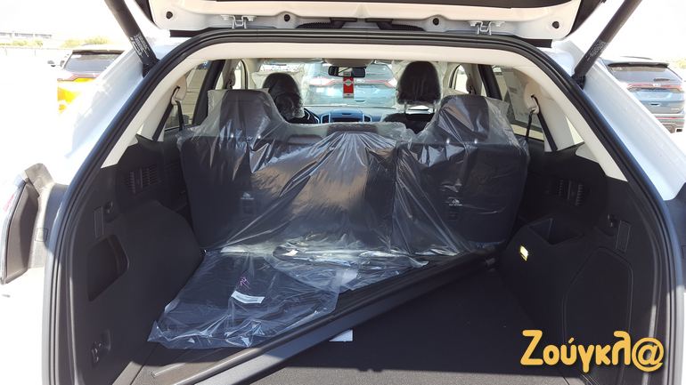 Τεράστιος ο χώρος των αποσκευών...