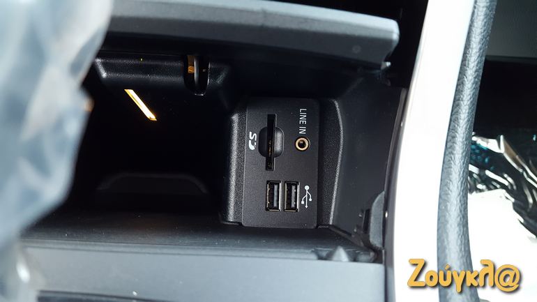 Θύρες USB, line in ακόμα και SD...