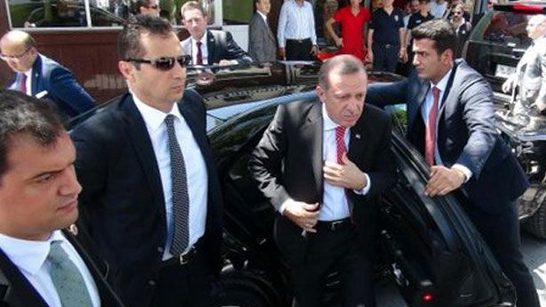 Εντάλματα σύλληψης για 300 μέλη της τουρκικής προεδρικής φρουράς