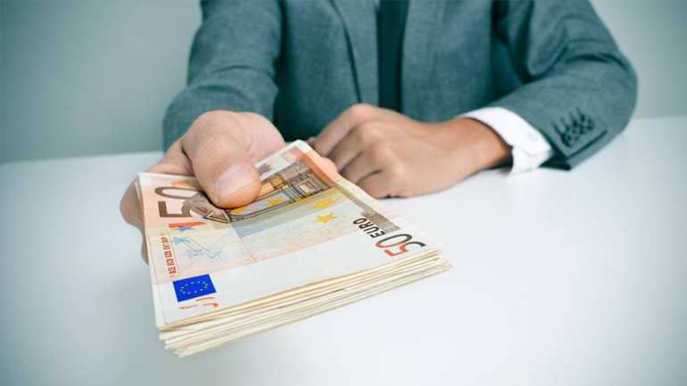 Πλαστογραφούσε υπογραφές τραπεζικών και έπαιρνε δάνεια σε ονόματα τοξικομανών